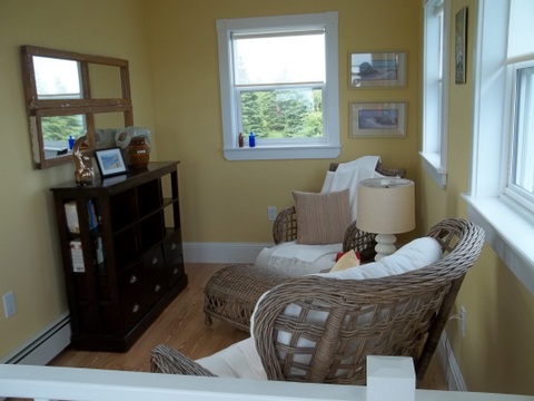 sitting area on 2nd floor